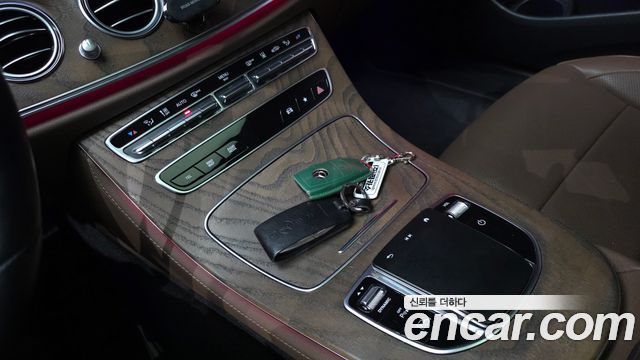 Mercedes-Benz E-Class (W213) E300e 4MATIC Exclusive 2021 — фото 17