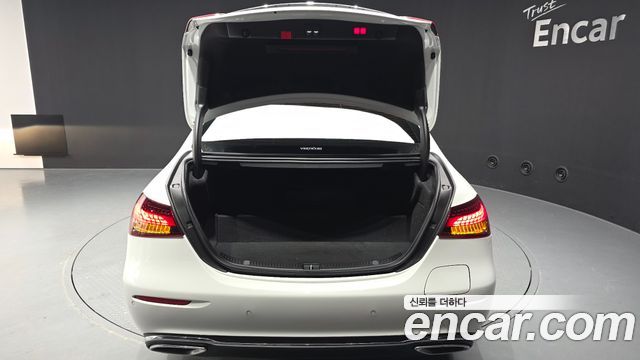 Mercedes-Benz E-Class (W213) E300e 4MATIC Exclusive 2021 — фото 20