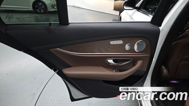 Mercedes-Benz E-Class (W213) E300e 4MATIC Exclusive 2021 — фото 25