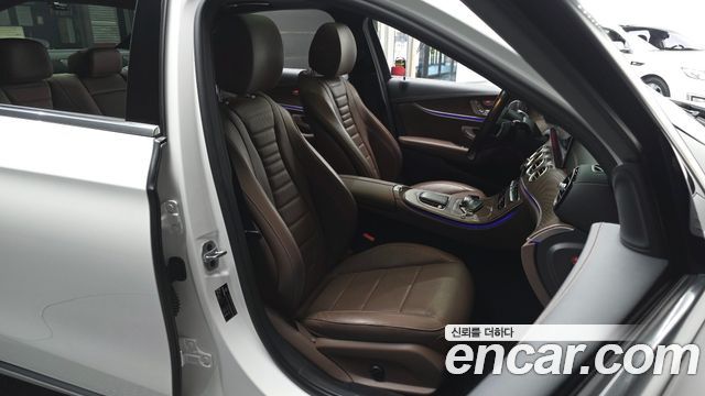 Mercedes-Benz E-Class (W213) E300e 4MATIC Exclusive 2021 — фото 26