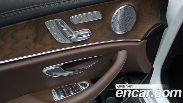Mercedes-Benz E-Class (W213) E300e 4MATIC Exclusive 2021 — фото 29