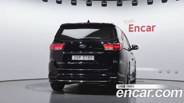 Kia Carnival 9-seater Noblesse 2016 — фото 4