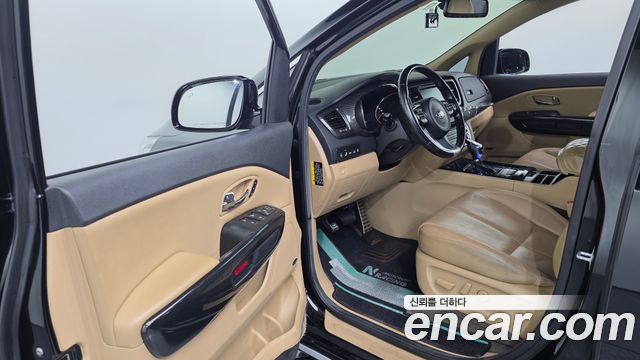 Kia Carnival 9-seater Noblesse 2016 — фото 10