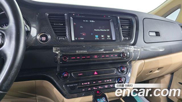 Kia Carnival 9-seater Noblesse 2016 — фото 11