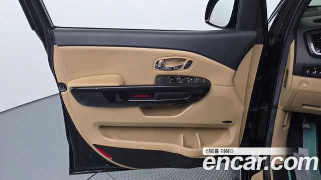 Kia Carnival 9-seater Noblesse 2016 — фото 24