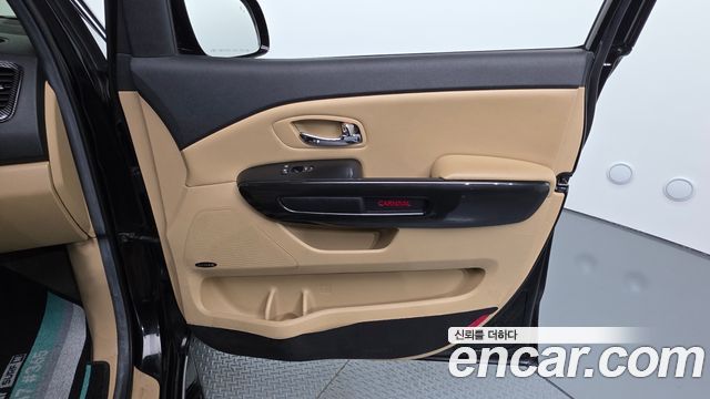 Kia Carnival 9-seater Noblesse 2016 — фото 25