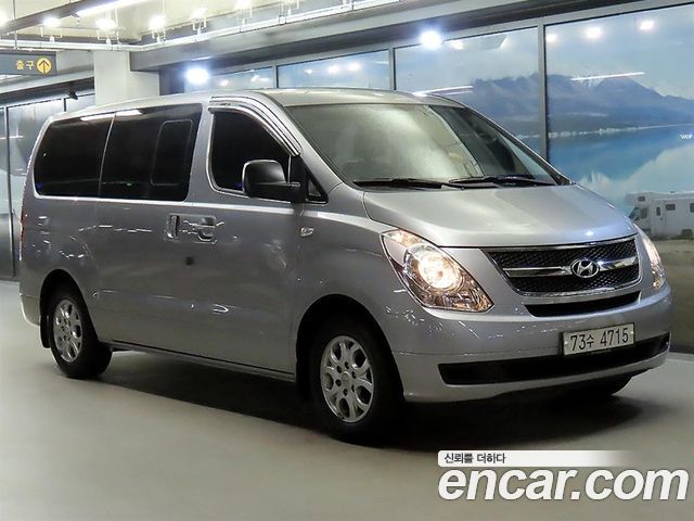 Hyundai Grand Starex 12-Seater Wagon CVX Deluxe