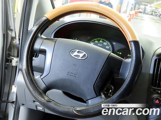 Hyundai Grand Starex 12-Seater Wagon CVX Deluxe 2015 — фото 8