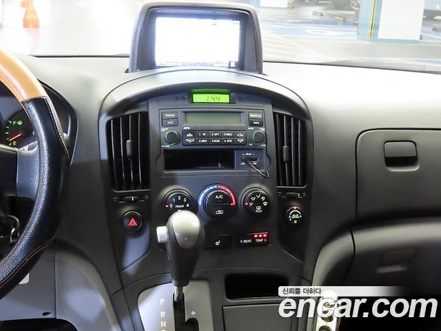 Hyundai Grand Starex 12-Seater Wagon CVX Deluxe 2015 — фото 15