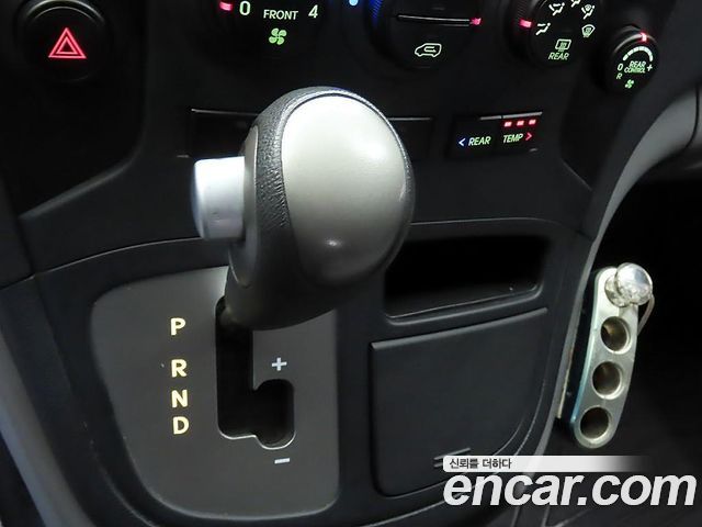 Hyundai Grand Starex 12-Seater Wagon CVX Deluxe 2015 — фото 16
