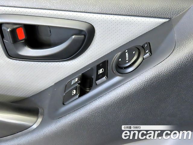 Hyundai Grand Starex 12-Seater Wagon CVX Deluxe 2015 — фото 18