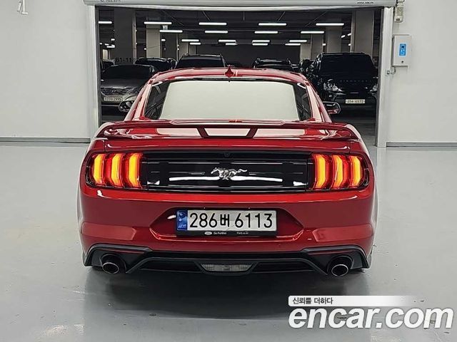 Ford Mustang Coupe 2022 — фото 3