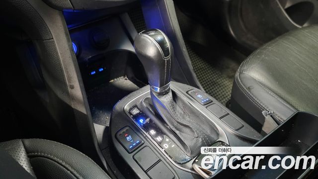 Hyundai Santa Fe (DM) Diesel(e-VGT) 2.2 2WD Premium 2015 — фото 17