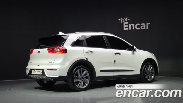 Kia Niro Prestige 2018 — фото 2