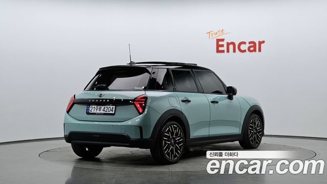 MINI Cooper S (IV) 5 Door Favoured 2025 — фото 2
