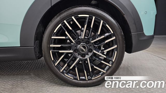 MINI Cooper S (IV) 5 Door Favoured 2025 — фото 21