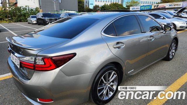 Lexus ES300h premium XV60 2017 — фото 5