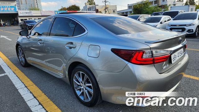 Lexus ES300h premium XV60 2017 — фото 6