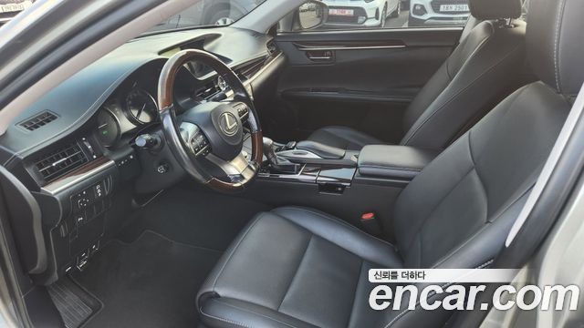 Lexus ES300h premium XV60 2017 — фото 9