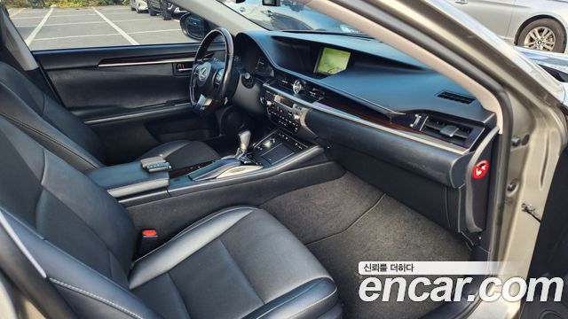 Lexus ES300h premium XV60 2017 — фото 10