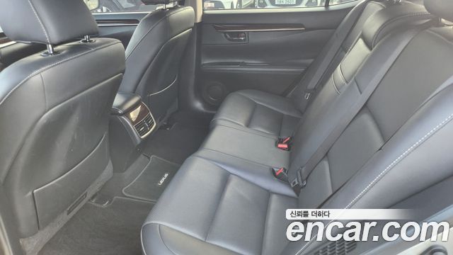 Lexus ES300h premium XV60 2017 — фото 16
