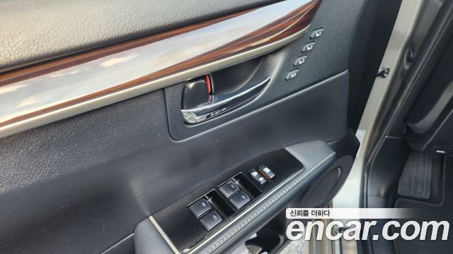 Lexus ES300h premium XV60 2017 — фото 18