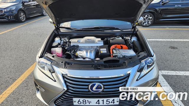 Lexus ES300h premium XV60 2017 — фото 23