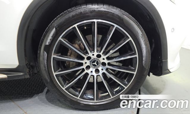 Mercedes-Benz GLC-Class (X253) GLC300 4MATIC AMG Line Coupe 2019 — фото 21