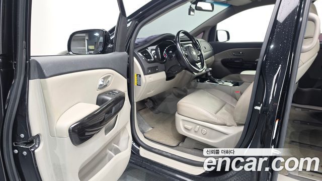 Kia Carnival 9-Seater Prstige 2020 — фото 10