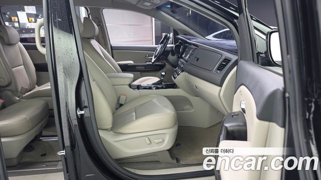 Kia Carnival 9-Seater Prstige 2020 — фото 11