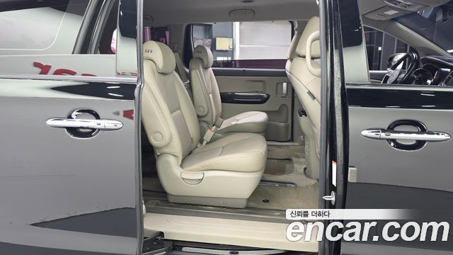 Kia Carnival 9-Seater Prstige 2020 — фото 12