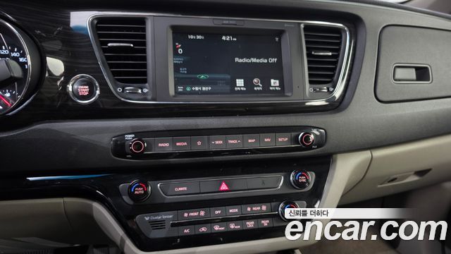 Kia Carnival 9-Seater Prstige 2020 — фото 14