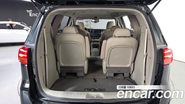 Kia Carnival 9-Seater Prstige 2020 — фото 20