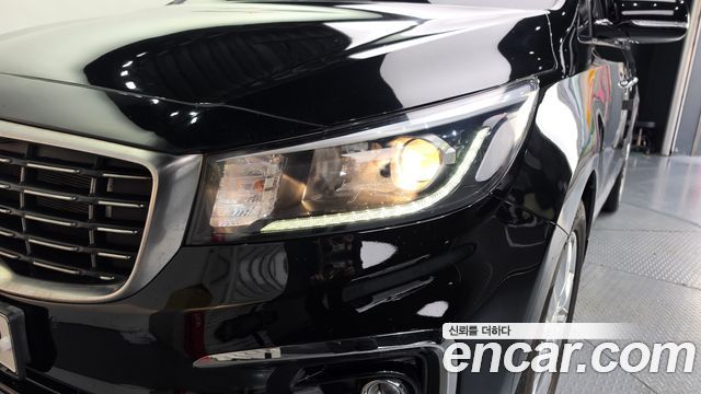 Kia Carnival 9-Seater Prstige 2020 — фото 22