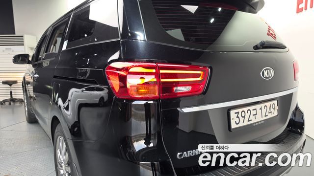 Kia Carnival 9-Seater Prstige 2020 — фото 23