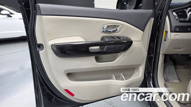 Kia Carnival 9-Seater Prstige 2020 — фото 24