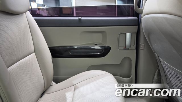 Kia Carnival 9-Seater Prstige 2020 — фото 25