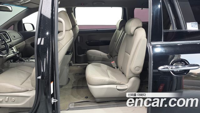 Kia Carnival 9-Seater Prstige 2020 — фото 26