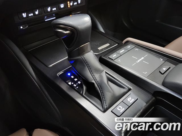 Lexus ES300h (VII) Luxury 2022 — фото 9