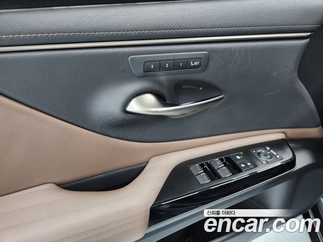 Lexus ES300h (VII) Luxury 2022 — фото 16