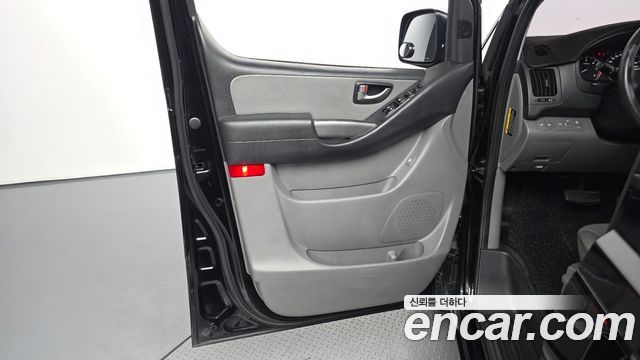 Hyundai Grand Starex Van 5-Seater Modern 2019 — фото 25
