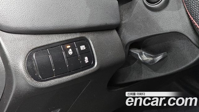 Kia Carens 1.7 VGT Prestige 2014 — фото 13
