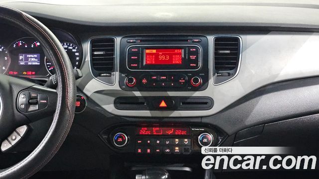 Kia Carens 1.7 VGT Prestige 2014 — фото 14