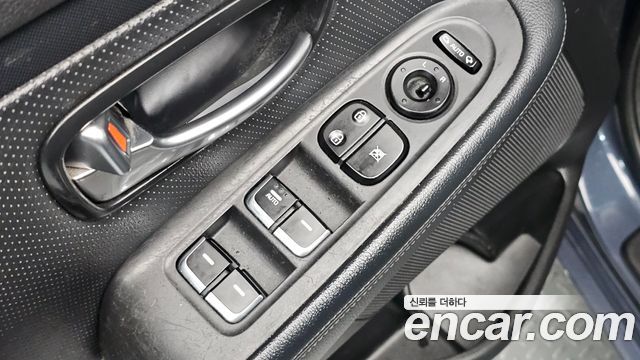 Kia Carens 1.7 VGT Prestige 2014 — фото 17