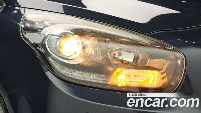 Kia Carens 1.7 VGT Prestige 2014 — фото 22