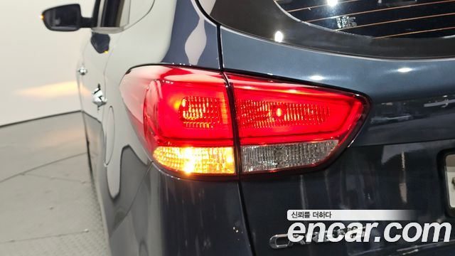 Kia Carens 1.7 VGT Prestige 2014 — фото 23