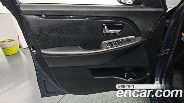 Kia Carens 1.7 VGT Prestige 2014 — фото 24