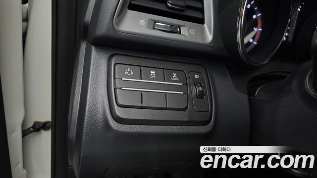 KG Mobility (SsangYong) Tivoli Armor Gear Edition 4WD 2018 — фото 16