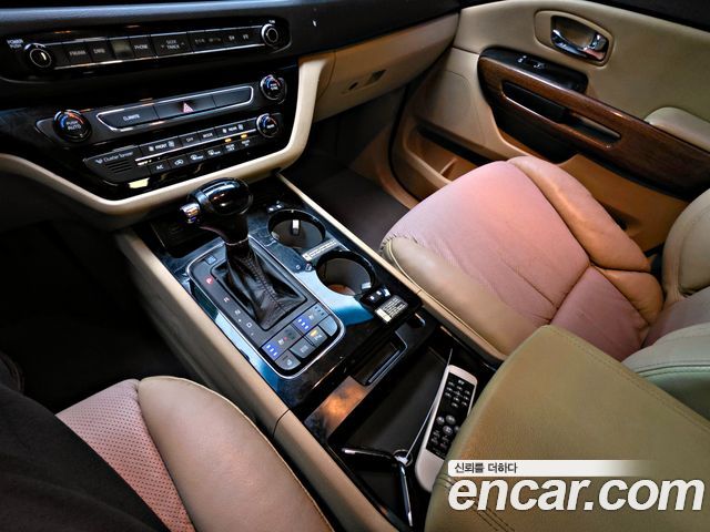 Kia Carnival 9-seater Hi-Limousine Prestige 2016 — фото 23