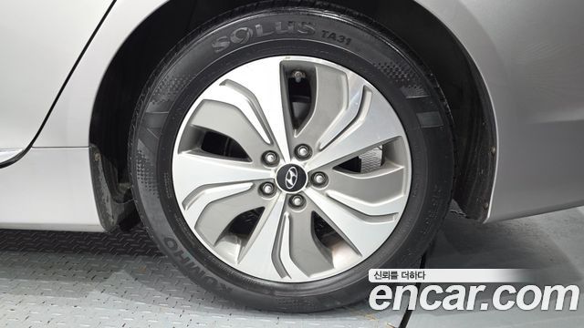 Hyundai Sonata Hybrid 2.0 Premium 2014 — фото 21